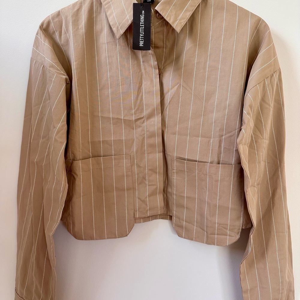 Prettylittlething STONE POPLIN PINSTRIPE POCKET DETAIL CROPPED SHIRT NWT 4 - Picture 6 of 11